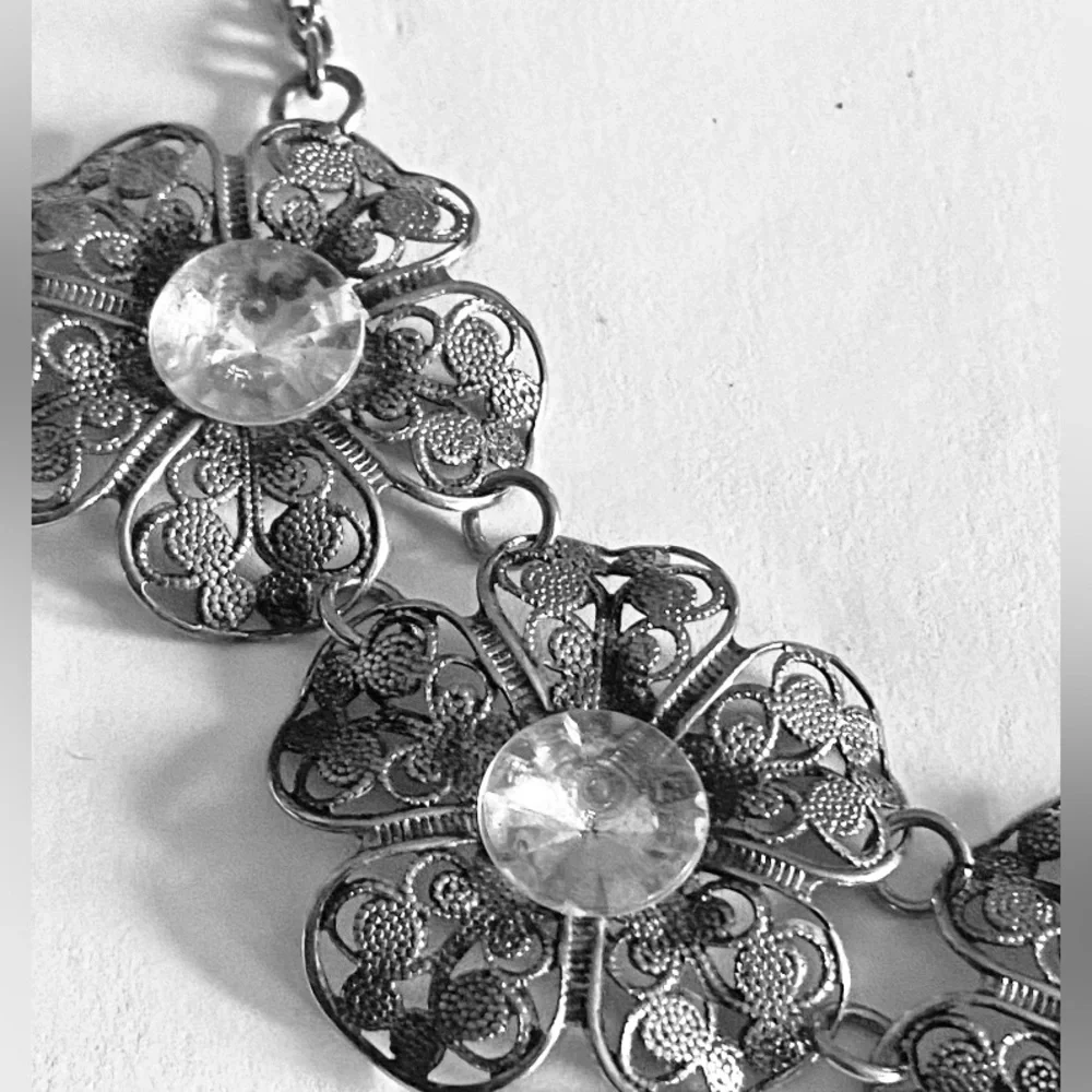 Vintage Silver Tone Filigree Flower Link Chocker Necklace Center Rhinestones